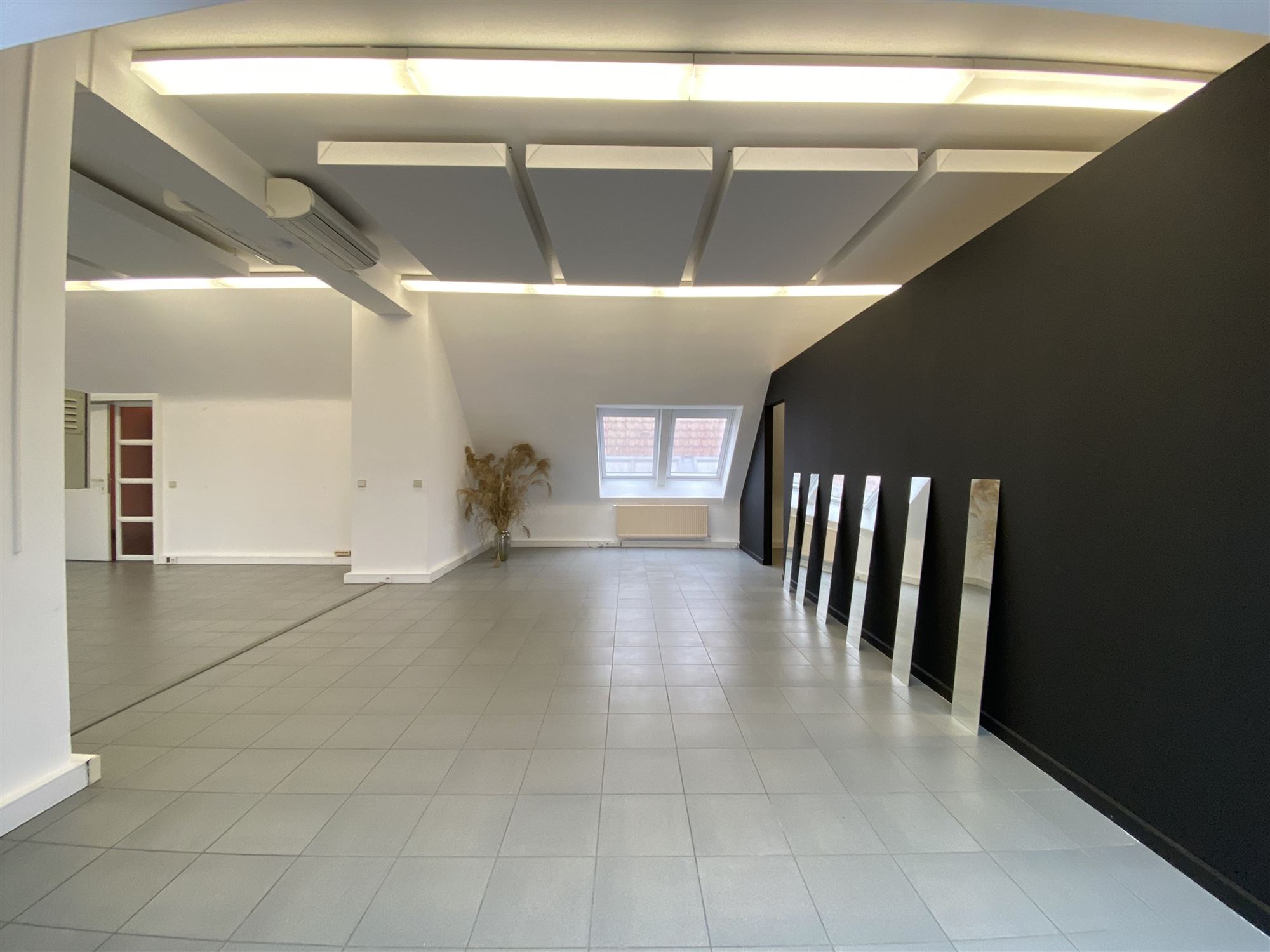 Kantoorruimte op commerciële locatie - foto 3