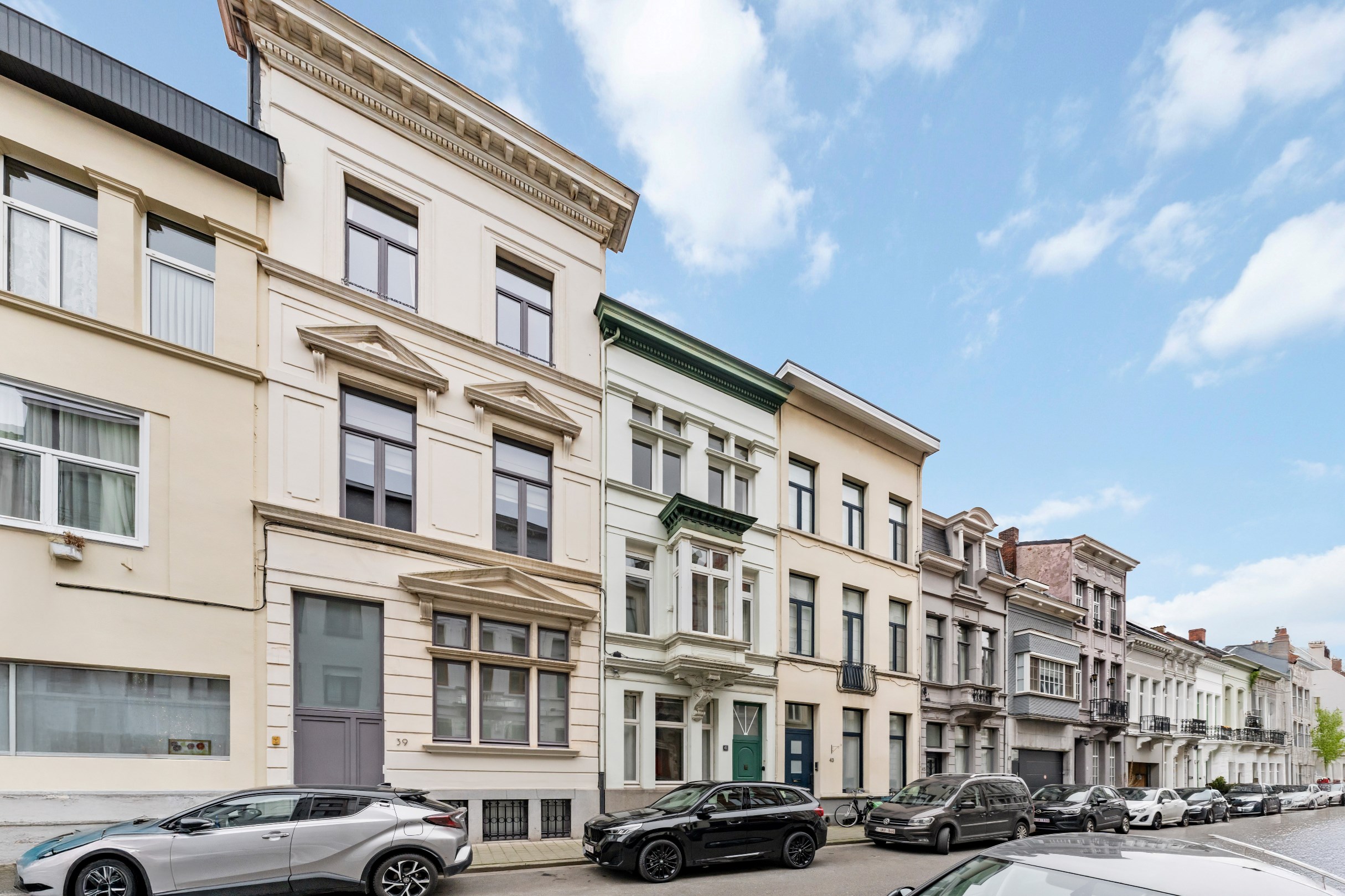 Prachtig gerenoveerd herenhuis in de gewilde Zurenborg wijk! - foto 1