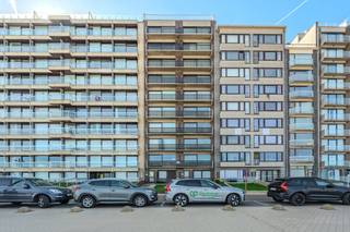Goede gelegen garagebox te koop in de ondergrondse verdieping van de residentie Dunesand, Zeedijk 261B te Middelkerke!Voorzien van verlichting.Afmetingen:- breedte: 2,60m- diepte: 5,10m- poortbreedte 2,35m- nuttige hoogte 1,73mInteresse in deze garagebox? Verhoog uw comfort en contacteer ons vandaag nog voor uw plaatsbezoek!Bestuursmaatregelen in het maatregelenregister: nee