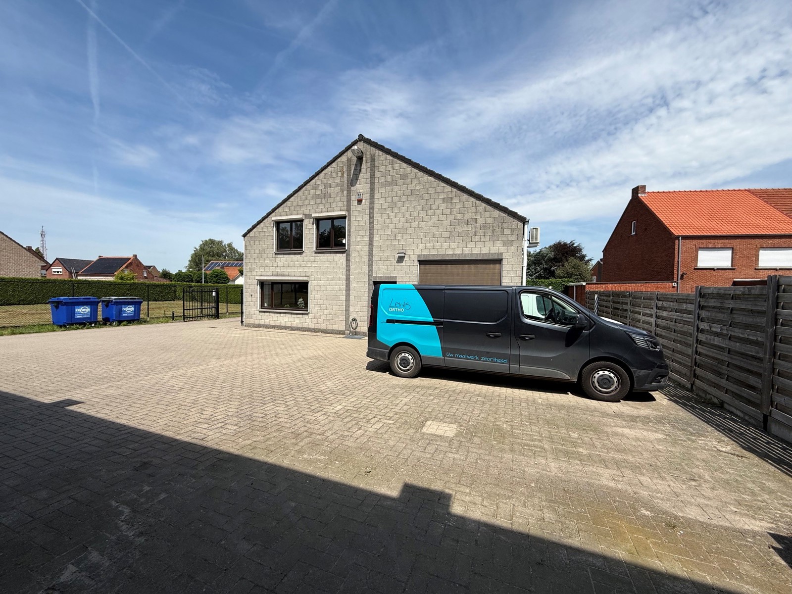 Veelzijdig commercieel pand van 422 m² en werkhuis van 200 m² met 7 parkeerplaatsen. - foto 5
