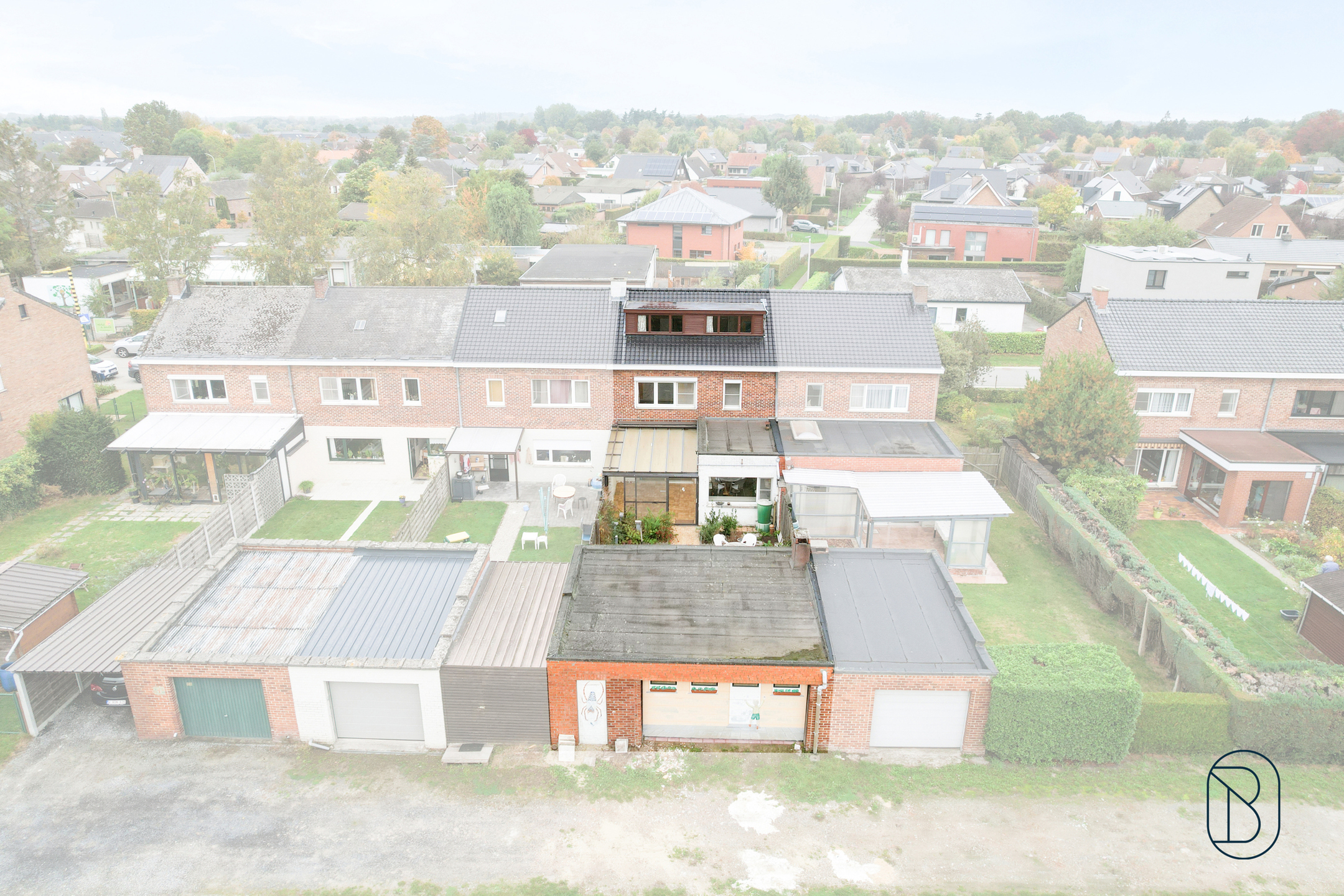 Ruime gezinswoning met 4 slk, garage &amp; tuin in rustige buurt - foto 3