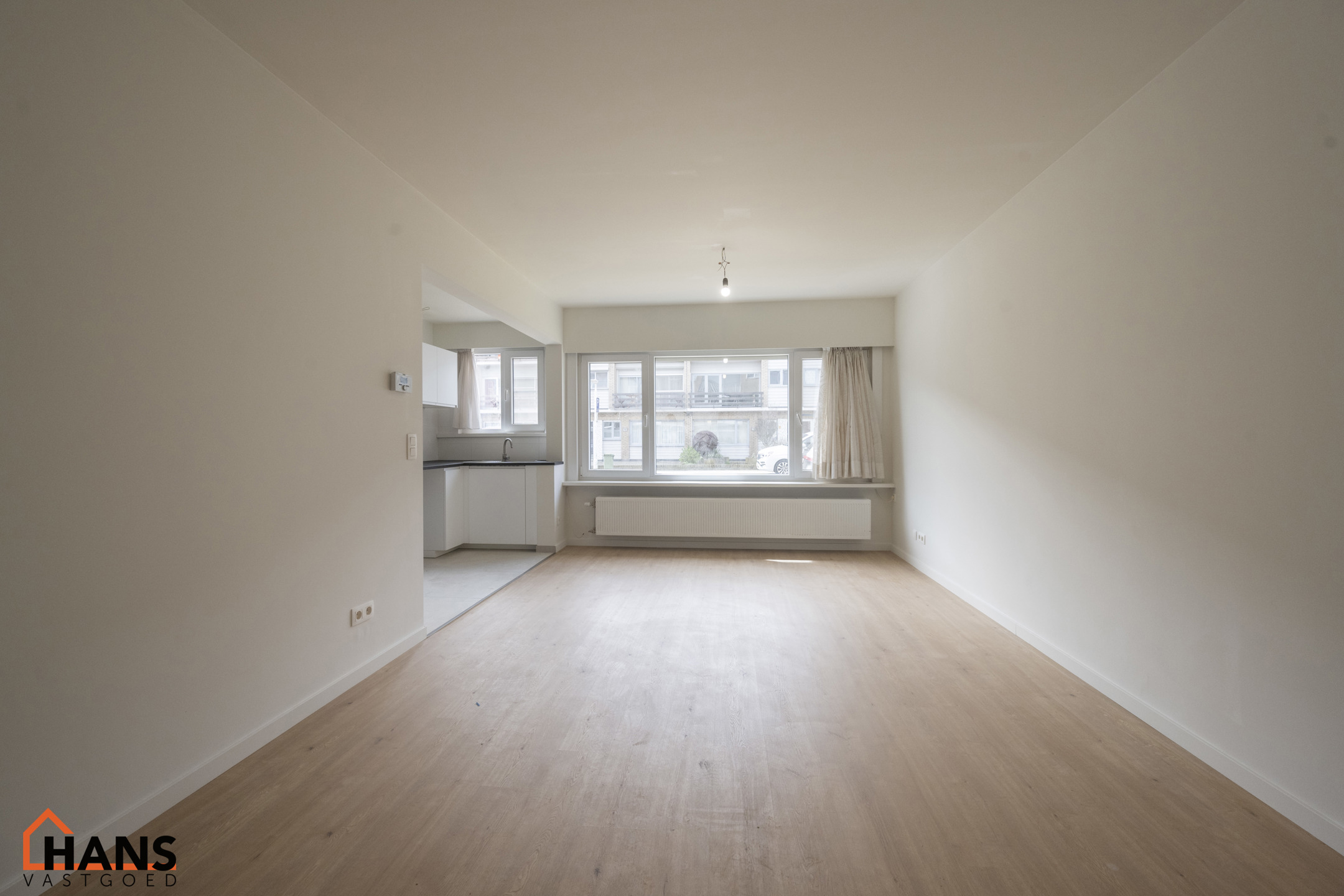 Gerenoveerd gelijkvloersappartement met garagebox. - foto 1