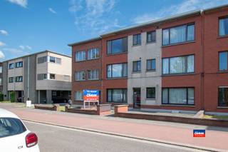WILRIJK | KNAP GERENOVEERD GELIJKVLOERSAPPARTEMENT MET GROTE SLAAPKAMER EN RUIME TUIN MET ZUIDGERICHT TERRAS | EPC C|Indeling als volgt :...