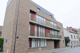 <p><span>GENT - Krijgsgasthuisstraat 15: Ben je op zoek naar een ondergrondse autostaanplaats te huur in Gent? Dan is dit mogelijk iets voor jou.</span></p><p><span> </span></p><p><span>De troeven in een notendop:</span></p><ul><li><span>Dichtbij Ekkergem, Coupure en Nieuwewandeling</span></li><li><span>Gelegen in een nieuwbouw residentie</span></li><li><span>Ondergronds en veilig</span></li></ul><p><span> </span></p><p><span>Huurprijs: € 85/maand. </span></p><p><span>Beschikbaar vanaf: 10/06/2026.</span></p>