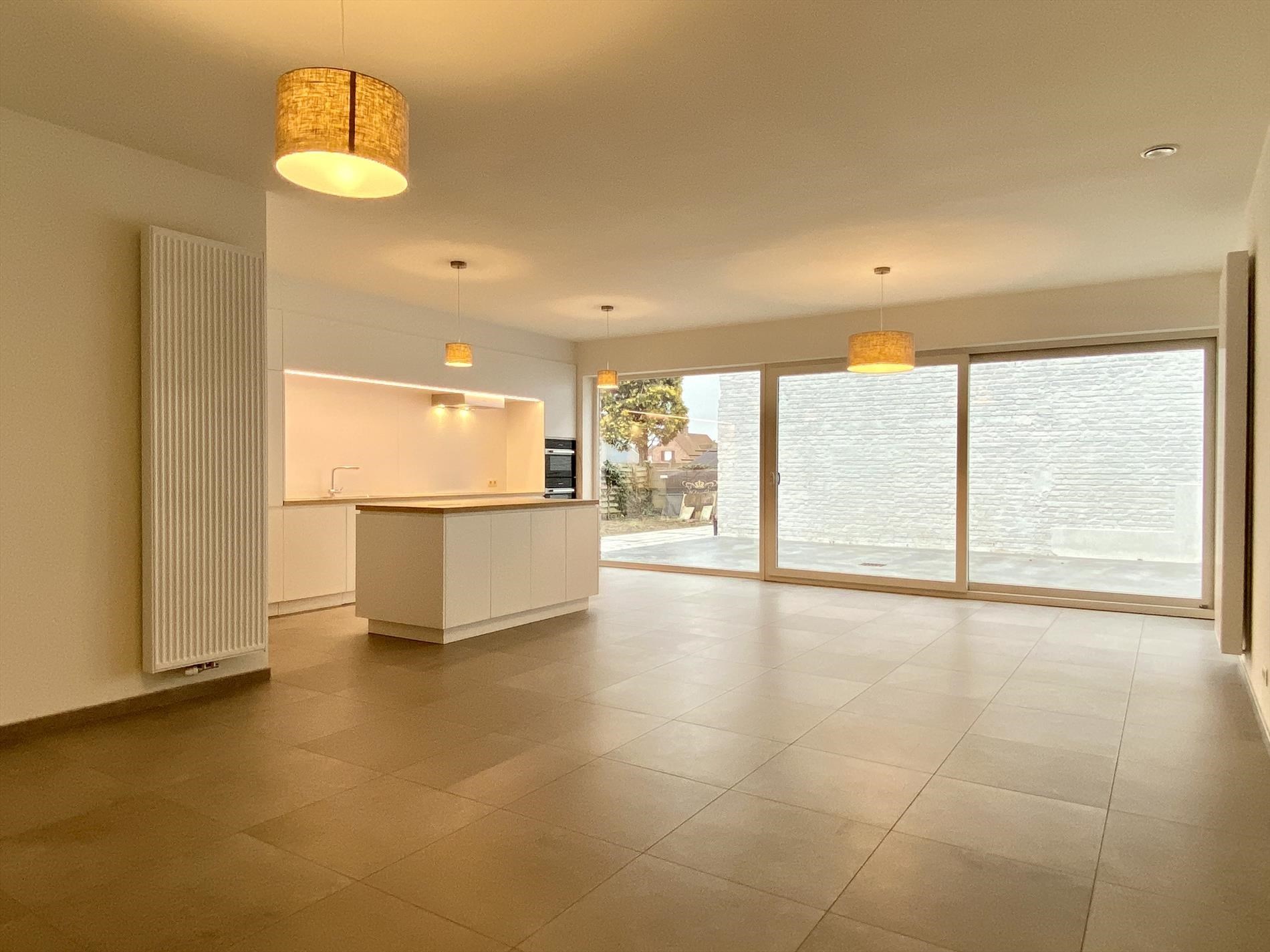 Luxueus en gelijkvloers wonen met drie kamers, groot terras,... - foto 4