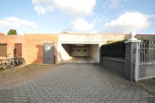 Goed bereikbare garagebox op de gelijkvloers in garagecomplex Gasmeterstraat, nabij het centrum van Knokke. Deze box bevindt zich op enkele passen...
