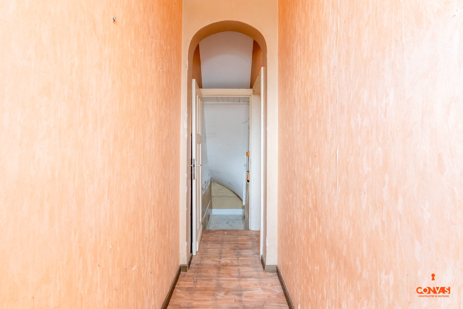 Totaal renovatieproject op uitstekende locatie - photo 4