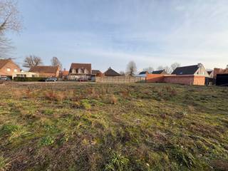 Gunstig in Zevendonk (tussen Turnhout & Kasterlee) gelegen bouwperceel van 602m², aangeduid als lot 1 op verkavelingsplan. Geschikt voor villabouw...