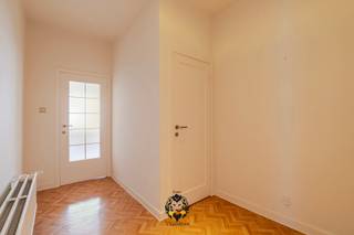 Bent u op zoek naar een opbrengsteigendom met uitzonderlijk veel mogelijkheden? In Aarschot bieden wij een bijzonder pand aan dat uit twee zeer...