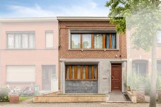 Layout: <br /><br />Ground floor: <br />- entrance hall with built-in closets (... m²) <br />- exceptionally spacious living space with open kitchen (... m²) <br />- sanitary room with toilet, sink and washer/dryer connection <br />- very large garden with two terraces <br /><br />First floor:<br />- spacious night hall <br />- bedroom 1 (... m²) with adjoining covered terrace <br />- bedroom 2 (... m²)<br />- room 3 (... m²)<br />- bedroom 4 (... m²) <br />- bathroom with shower, toilet and sink <br /><br /><br /><br /><br /><br />Register of measures: pending
