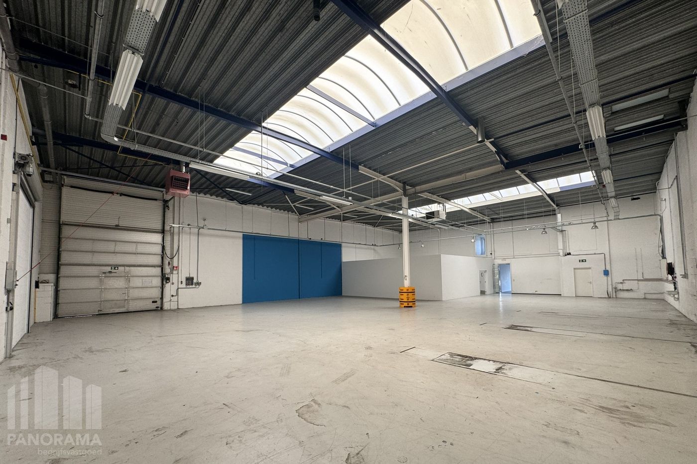 Showroom / entrepôt / atelier de 675 m² avec une excellente visibilité depuis la Chaussée de Louvain et l'Avenue de la Libération. - photo 4