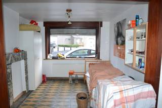 Deze halfopen woning is gelegen nabij De Reiger te Ichtegem en biedt een vlotte verbinding naar Torhout, Diksmuide en Oostende.