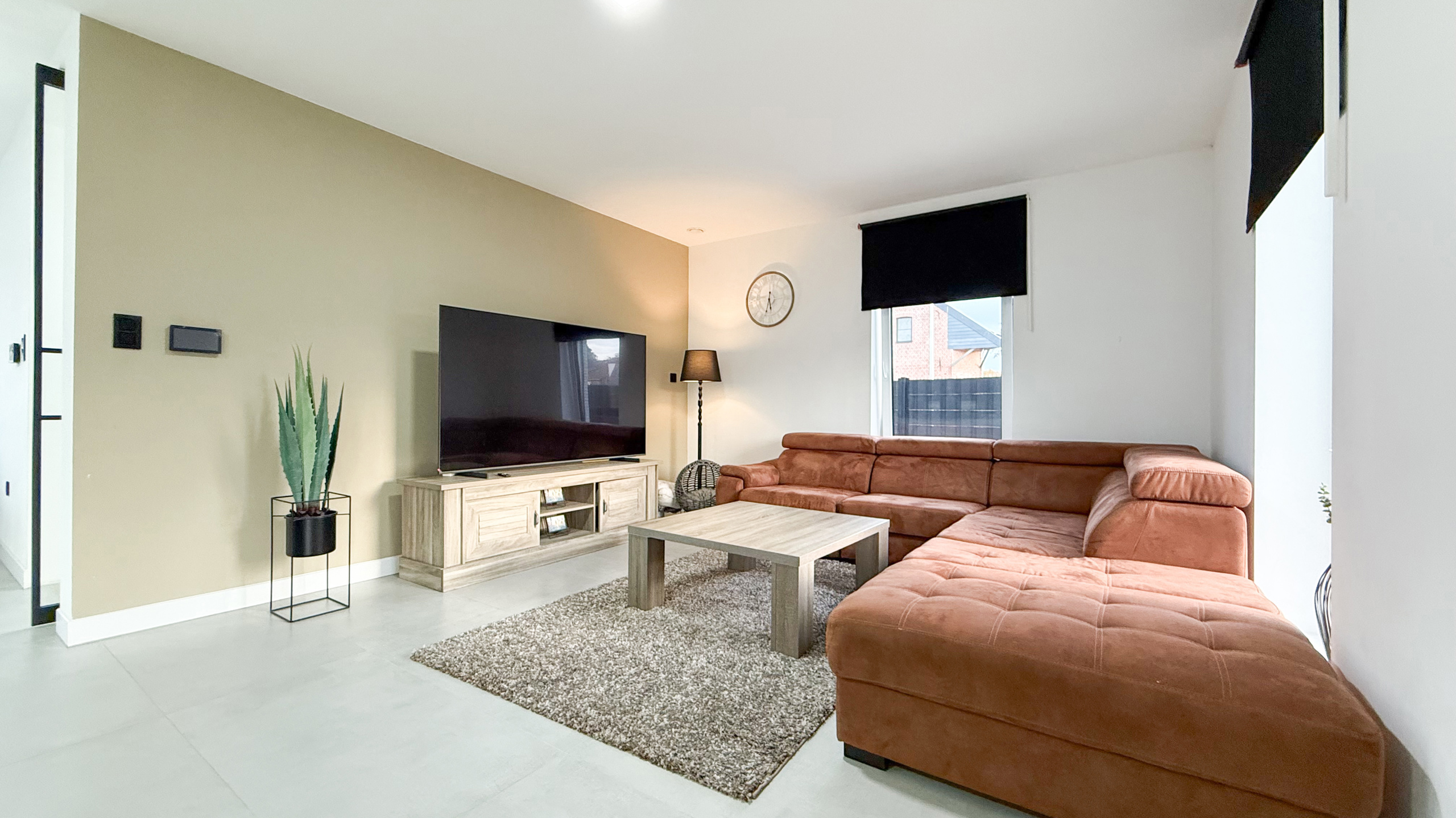 Open nieuwbouwwoning met garage op ruim hoekperceel van 5are - foto 3