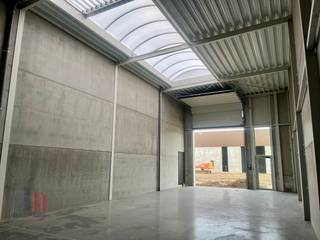 Nieuwbouw KMO-unit met een oppervlakte van 160 m² te huur op de nieuwe bedrijvenzone "STADSBEEMD".Strategisch gelegen nabij de bedrijvige Staatsbaan...