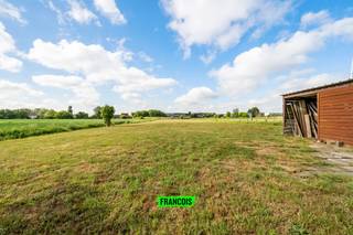 Renovatieproject op riant perceel van meer dan 3.700m² te koop te BredeneDeze ruime woonst bevindt zich op een rustige locatie te Bredene. De woning...