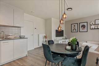 Gerenoveerd 1 slpk. appartement met groot terras in het centrum van Meer.Het appartement is als volgt ingedeeld:- Inkomhal met toilet- Lichtrijke...