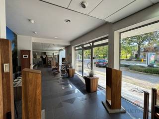 Dit moderne nieuwbouw bedrijfspand, gelegen aan de Rijmenamseweg 171 in Bonheiden, biedt een unieke kans voor ondernemers die op zoek zijn naar...