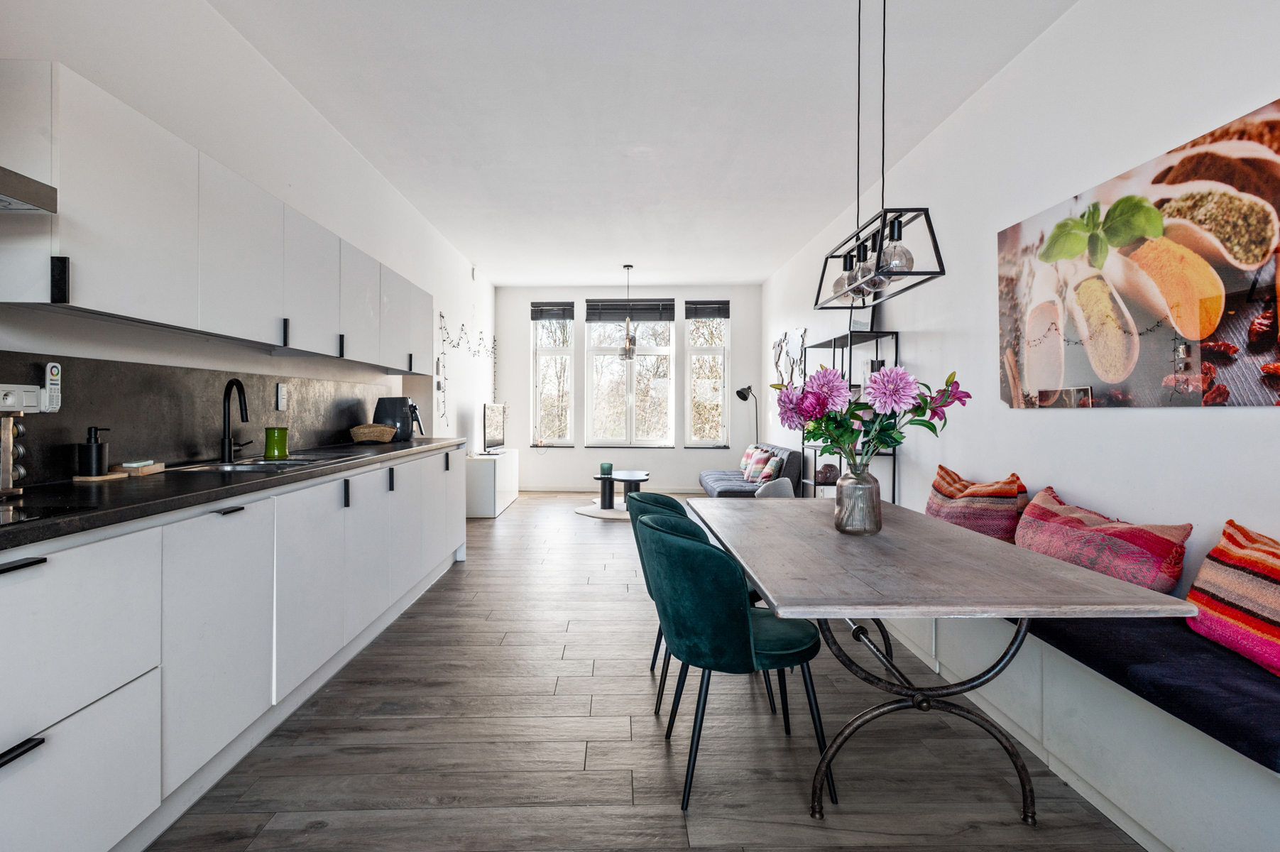 Lichtrijk appartement met terras in statig karakterpand - foto 4