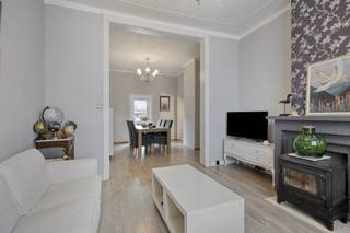 Vous recherchez une maison spacieuse avec une bonne base et de nombreuses options ? Alors cette maison familiale est exactement ce qu'il vous faut...