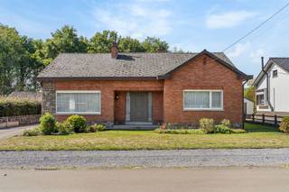 <p><span>Goed onderhouden gelijkvloerse woning met 3 slaapkamers rustig gelegen op een perceel van 8a35ca te Stal.</span></p><p><span> </span></p><p><span>Belangrijkste troeven:</span></p><p><span>- Centrale doch rustige ligging</span></p><p><span>- Uitstekend onderhouden</span></p><p><span>- 3 slaapkamers</span></p><p><span>- Gelijkvloers</span></p><p><span>- Tuin met overdekt terras</span></p><p><span>- EPC D label dus geen renovatieverplichting</span></p><p><span>- Rolluiken</span></p><p><span>- Garage</span></p><p><span> </span></p><p><span>Bekijk zeker ook de foto's en de grondplannen met de afmetingen. Zo krijgt u van thuis uit al een perfect beeld van wat deze woning te bieden heeft!</span></p><p><span> </span></p><p><span>Wenst u meer info of een vrijblijvende bezichtiging, contacteer dan ons kantoor op het nummer 011 85 15 15 en wij helpen u graag verder.</span></p>