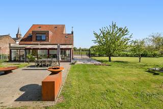 Rustig gelegen gezinswoning met ruime tuin en terras, aan de voet van de Kluisberg, in een groene en landelijke omgeving met vlotte...
