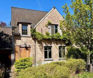 Oase van rust in Godsheide - charmante, instapklare woning met 3 slaapkamers en aparte dressingTroeven:+ Goed onderhouden gezinswoning met een...