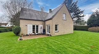 RHODE-SAINT-GENESE, gelegen in een rustige, groene en gewilde wijk, op slechts 5 minuten van het station De Hoek en vlakbij de winkels van de...