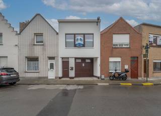 Centraal gelegen woning met alle comfort en volledig geïsoleerd in Blankenberge  (Uitkerke) met 3 slaapkamers, inpandige garage en...