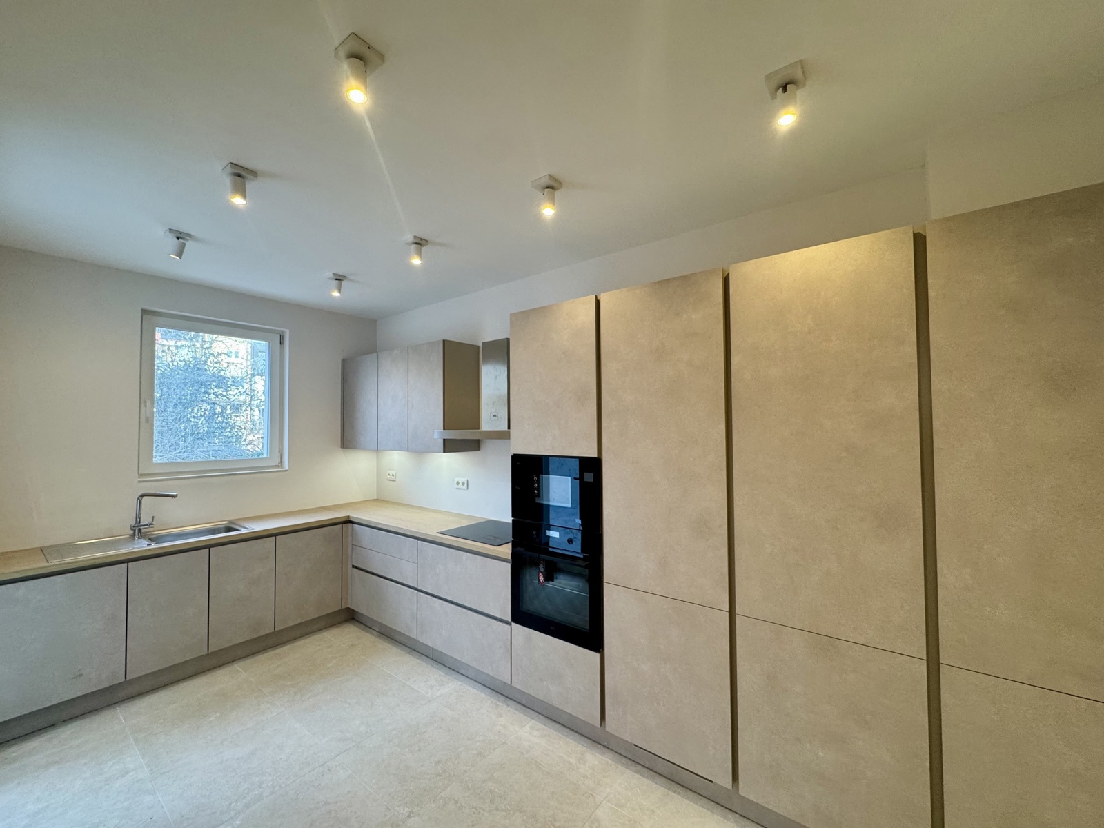 Maison à louer à Schaerbeek avec 4 chambres - photo 3