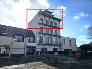 Dit prachtige en volledig gerenoveerde duplex-appartement bevindt zich op de derde verdieping van een volledig vernieuwd gebouw nabij Brug 5 en...
