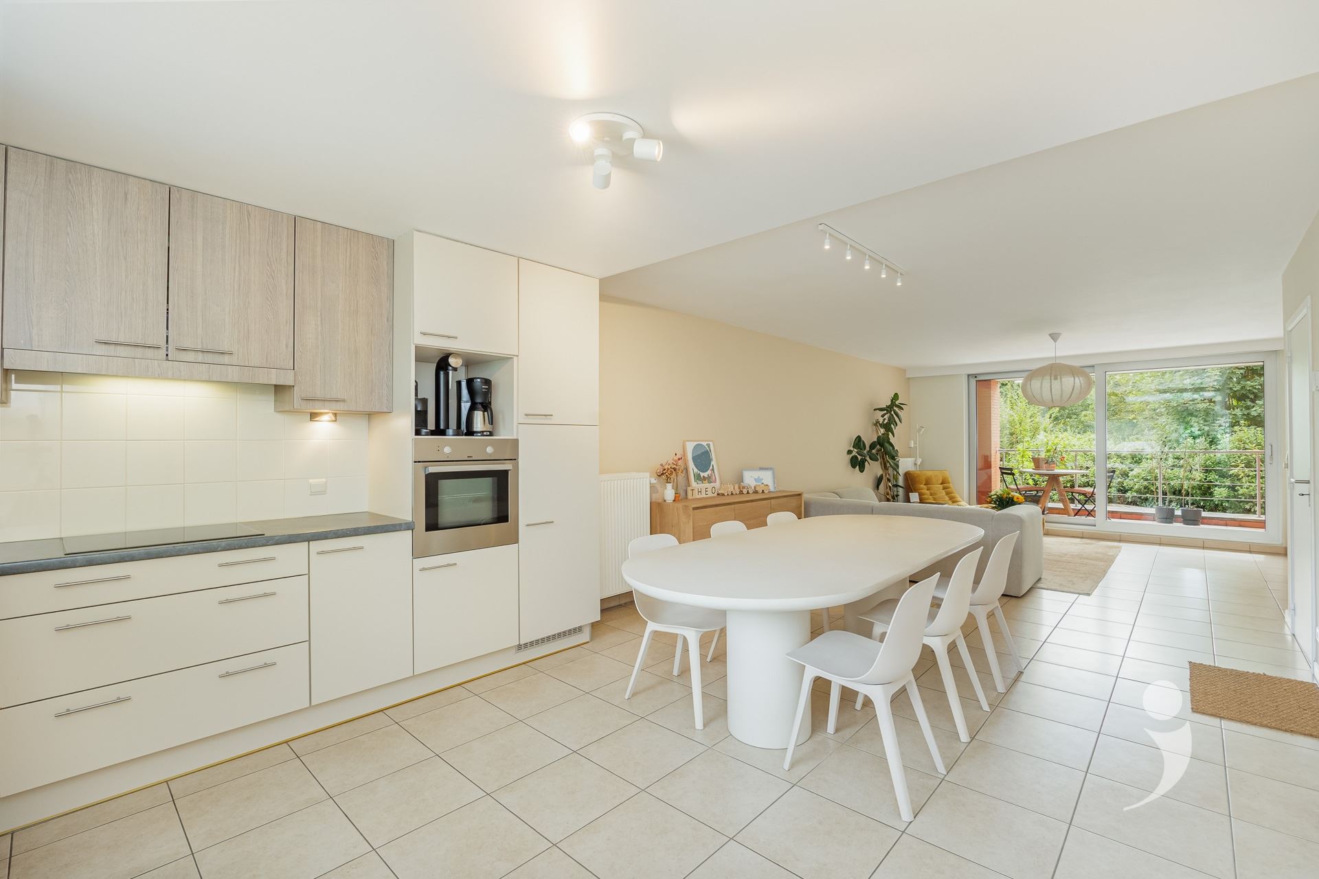 Ruim appartement met groot terras en 2 slaapkamers - foto 4