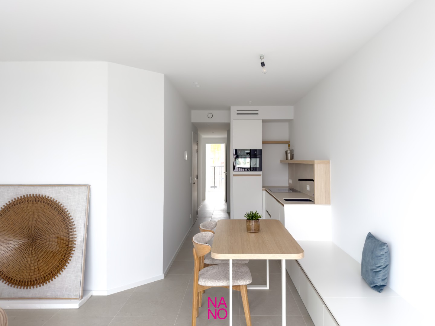 Luxueus afgewerkt nieuwbouwappartement met mooie zonneterrassen en open zichten over het Van Bunnenplein en op zee gelegen op de 5e verdieping van een kleinschalige nieuwbouwresidentie op de Lippenslaan van Knokke-Heist. - foto 2