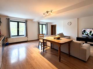 <p>Bel appartement 2 chambres dans un bâtiment de caractère situé dans le centre d'Ath. Composition: hall d'entrée avec WC séparé, beau séjour avec salon et salle à manger ouvert sur une cuisine équipée, 2 belles chambres, une salle de bain avec baignoire et lavabo.<br />L’appartement dispose également d’une cave privative.<br /><br />Technique : PEB B, châssis double vitrage, chauffage central au gaz via une chaudière individuelle, installation électrique conforme, bâtiment aux normes pompiers et électriques.<br /><br />Visite sur rendez-vous avec IMMO BEGUIN : lena@immobeguin.be</p>