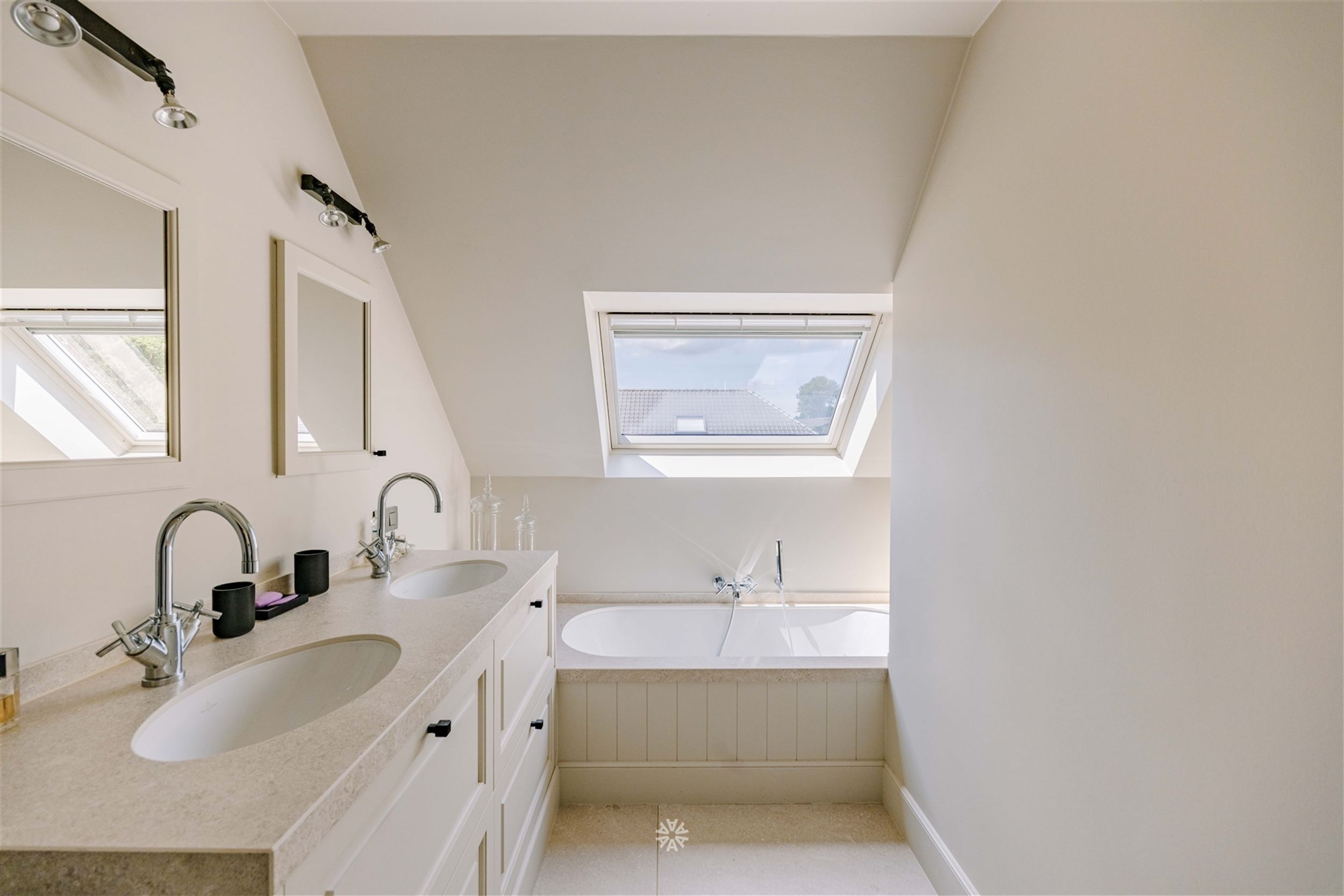 Elegant and high quality finished villa - photo 4