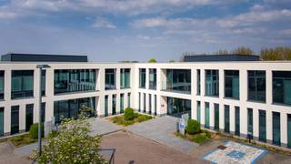 Kantoor van 240 m² te huur nabij de Leuvensesteenweg te Zaventem.Uitstekend gelegen, vlakbij de Leuvensesteenweg en op slechts 2 km van de E40-afrit...
