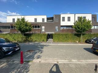 Ruim 2 slpk. appartement in residentie Laerhoef op wandelafstand van het centrum van Hoogstraten.Indeling:-Centrale gang met toegang tot:-Ruime...