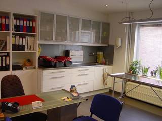 In het hart van Kapellen bieden wij een instapklare praktijkruimte te huur aan, ideaal voor een dierenarts of andere zelfstandige in de...