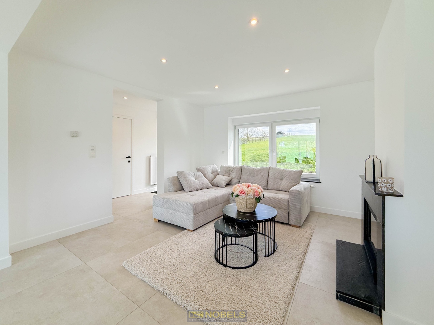 Te koop, ruime, totaal gerenoveerde woning met tuin en prachtig uitzicht - photo 5