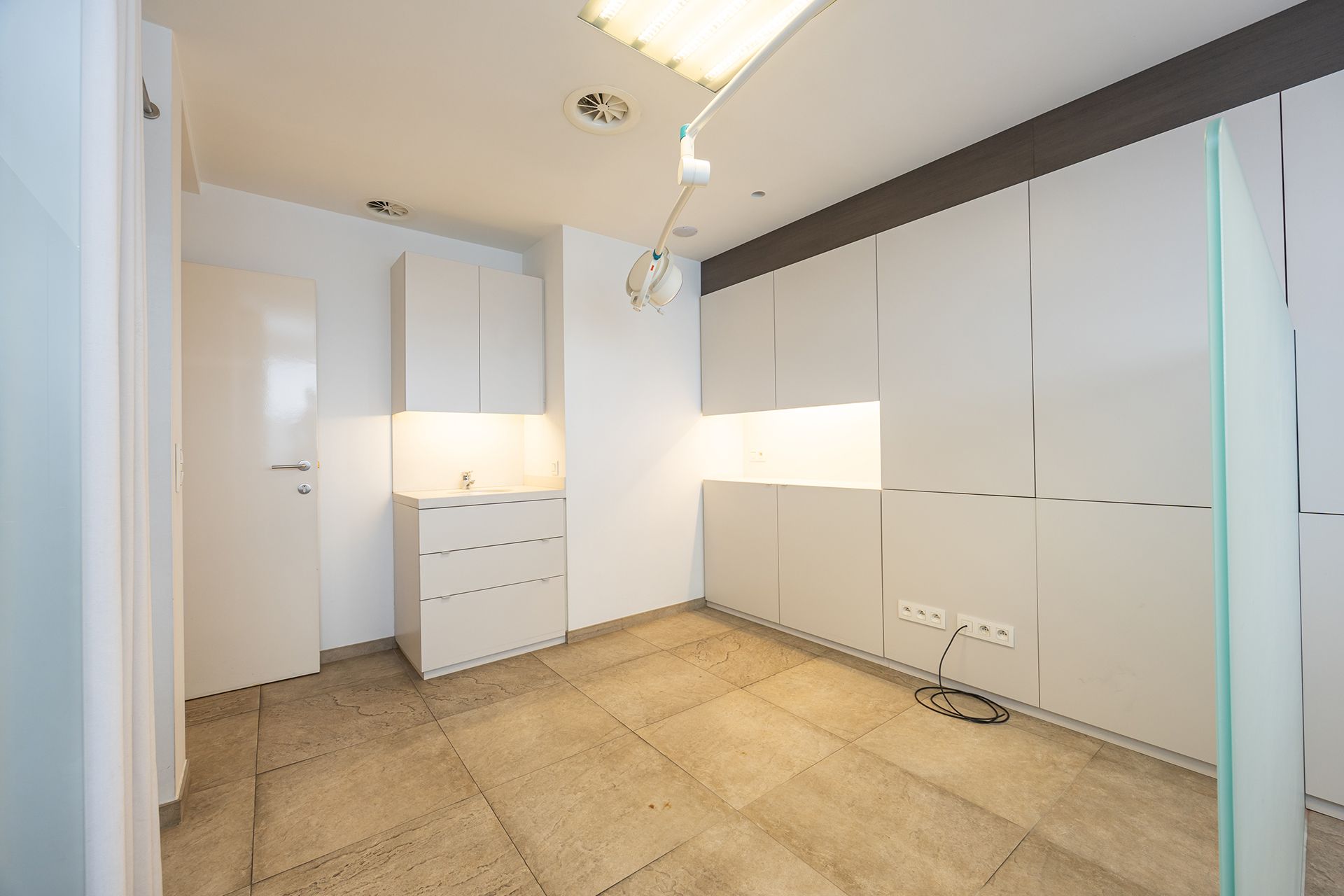 Ruim appartement + ondergrondse autostaanplaats in Antwerpen - foto 5