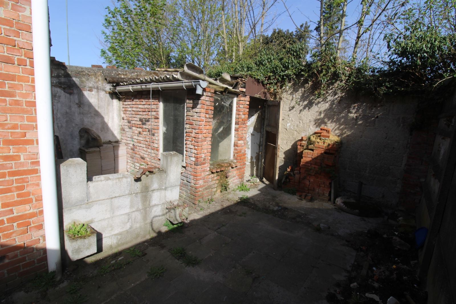 Volledig te renoveren ruime woning aan stadsrand - foto 4