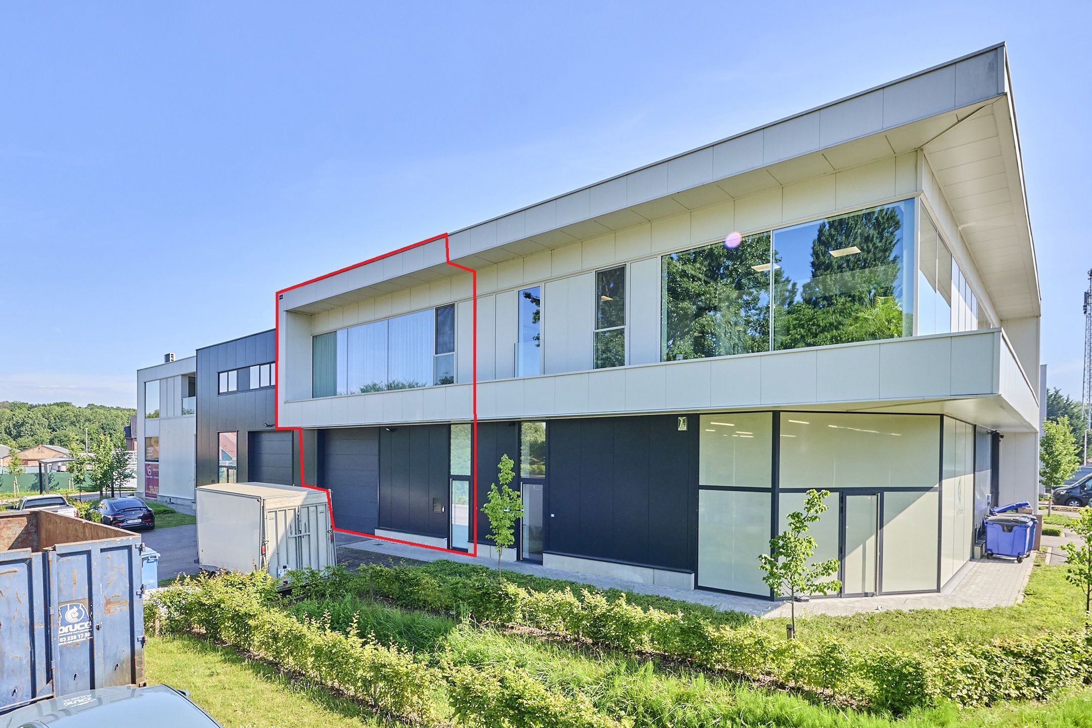 TE KOOP: KMO-UNIT MET KANTOOR/SHOWROOM TE BILZEN - foto 2