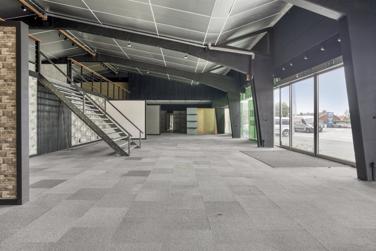 Propriété polyvalente sur un site commercial à Hooglede - photo 4