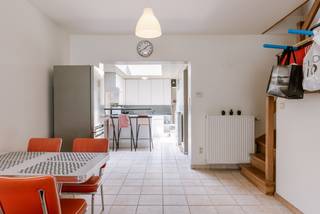 Gezellige woning gelegen op een gunstige locatie nabij het UZ en station Gent-Sint-Pieters.Mobiscore: 9,2/10EPC: COntdek deze gezellige drie...