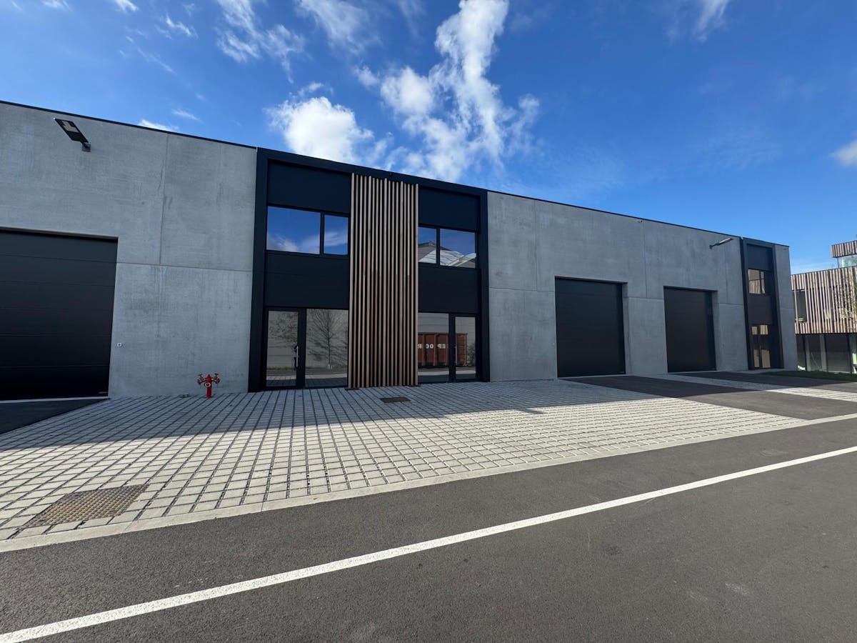 Unité PME récemment construite d'environ 280 m² dans un emplacement privilégié dans une zone artisanale d'Oudenburg. - photo 2