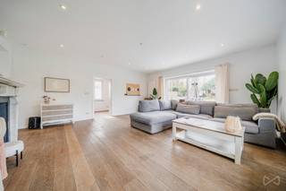 We Invest heeft het genoegen u deze charmante villa voor te stellen, ideaal gelegen in de onmiddellijke nabijheid van talrijke voorzieningen...