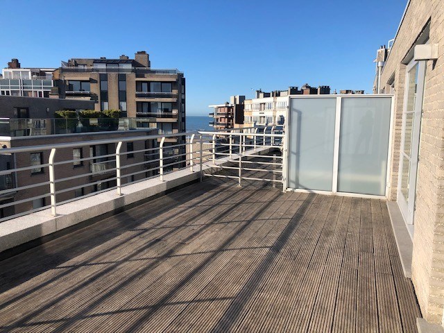 Prachtige centraal gelegen penthouse met lateraal zeezicht - foto 1