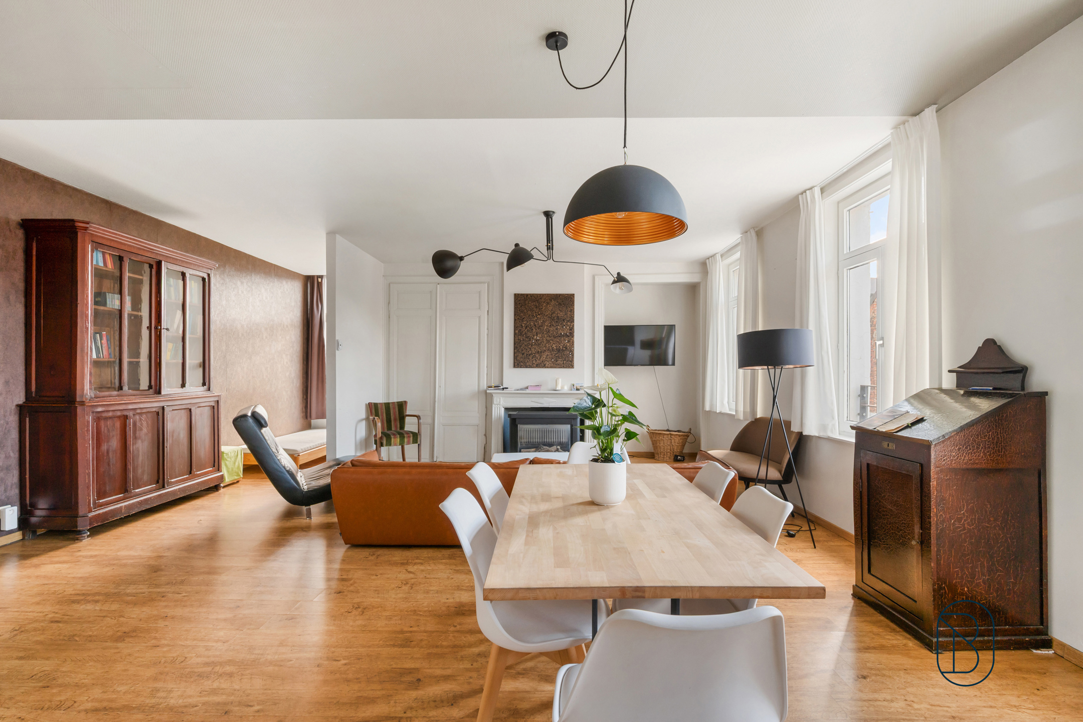 Handelspand + 2 gerenoveerde appartementen hartje Kortrijk - foto 4