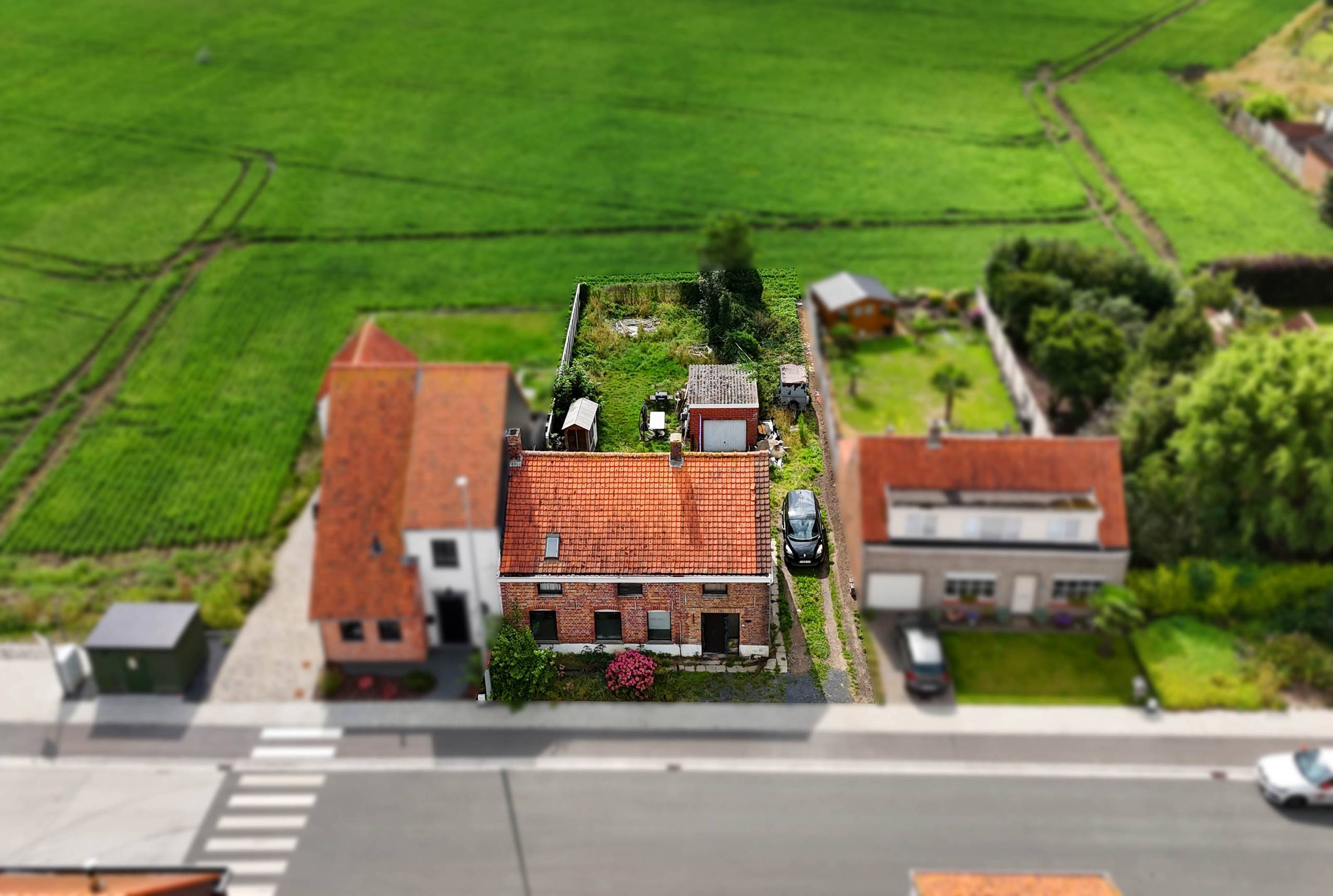 Te renoveren woning met ruime tuin te Koekelare - foto 2