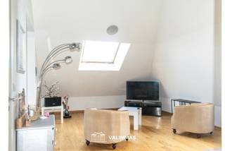 VALIMMAS verhuurt dit comfortabel ingericht dakappartement (± 65m²) met kelder, in een statige en gerenoveerde herenwoning in het centrum van...