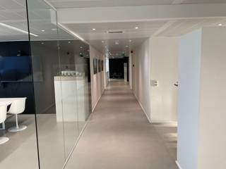 De Avenue Louise is een van de bekendste adressen in Brussel, net als de Champs-Elysées in Parijs of de Fifth Avenue in New York. Langs deze belangrijke verkeersader die Place Stéphanie met het Terkamerenbos verbindt, vindt u een veelvoud aan bedrijven, zowel nationaal als internationaal, waaronder ambassades, advocatenkantoren, ... Op het twaalfde verdiep bevinden zich prachtige kantoren van 640m², volledig ingericht met kwalitatieve materialen en met een uitzonderlijk zicht over Brussel. De zone Louise wordt vooral geapprecieerd door zijn "bewoners" voor zijn kwalitatieve infrastructuur waaronder leuke winkels, hotels, restaurants, postkantoren, banken en parken. Vergaderzalen binnen dit gebouw kunnen gehuurd worden op de vierde verdieping. Zeer goede parkingratio, 10 parkings ter beschikking!